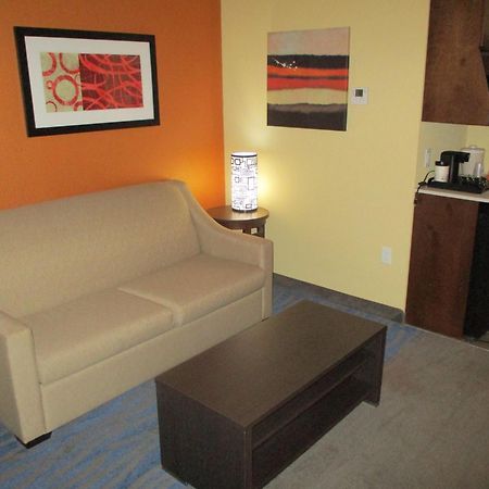 הייזלווד Best Western St. Louis Airport North Hotel & Suites מראה חיצוני תמונה