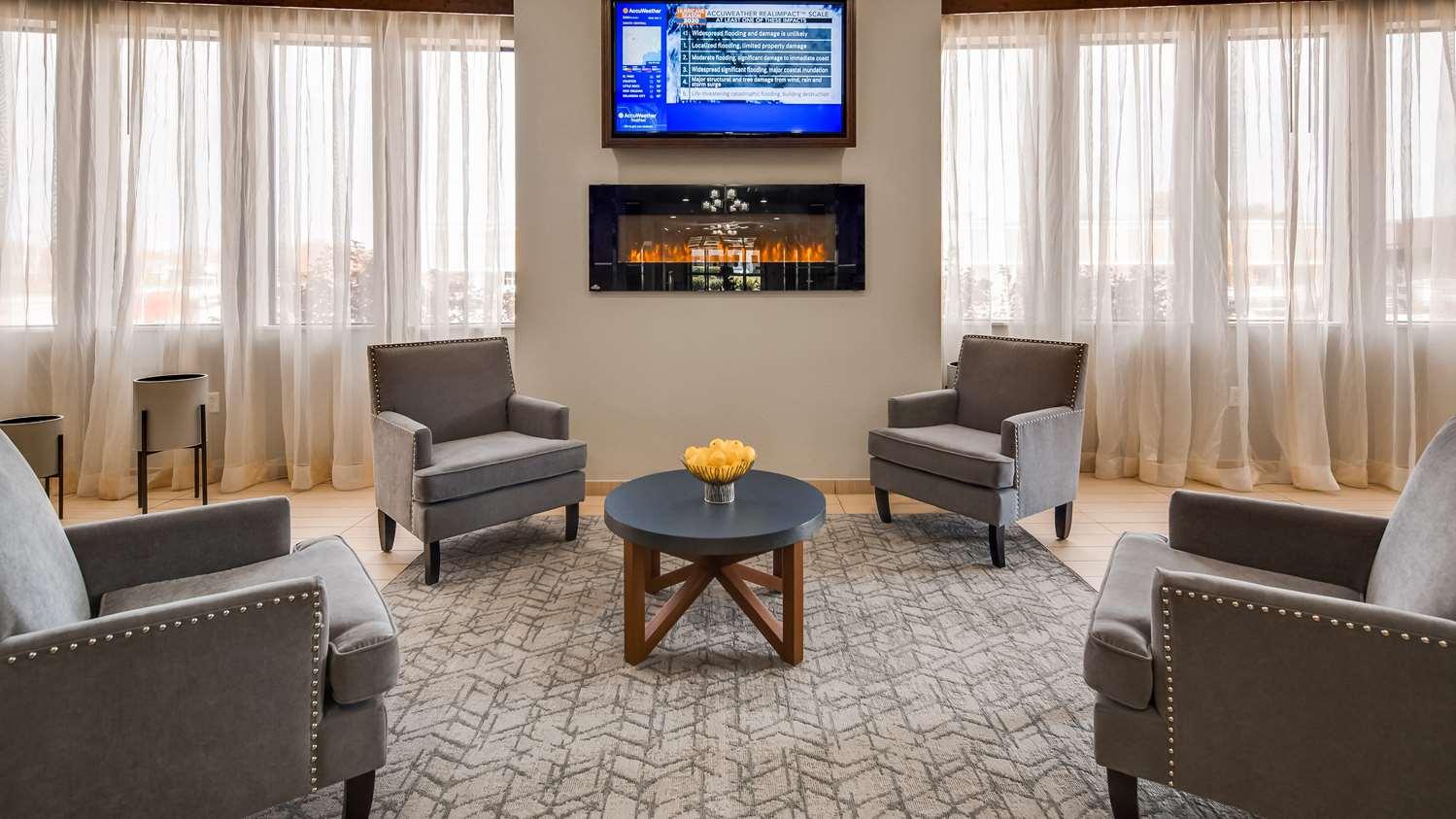 הייזלווד Best Western St. Louis Airport North Hotel & Suites מראה חיצוני תמונה