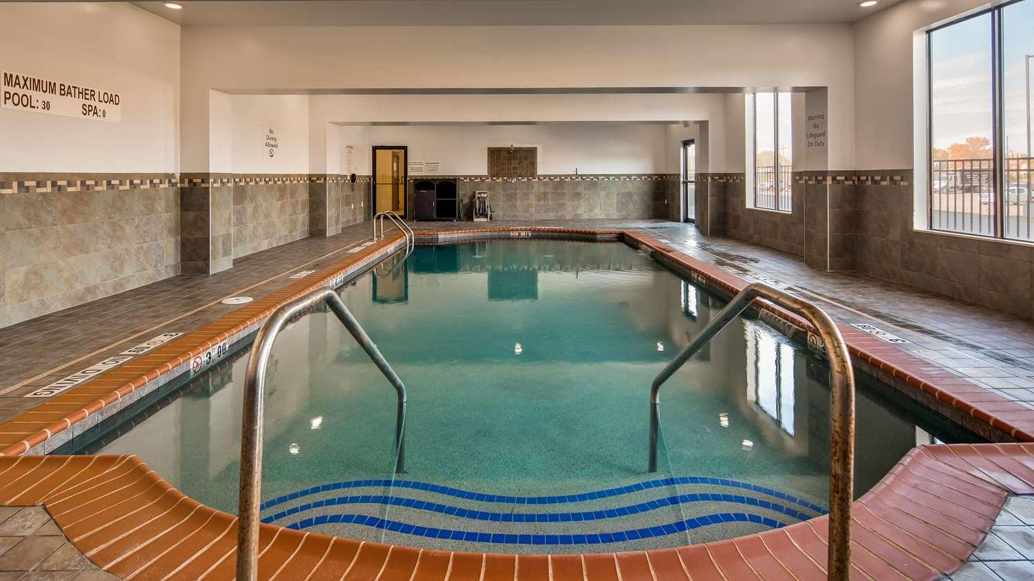 הייזלווד Best Western St. Louis Airport North Hotel & Suites מראה חיצוני תמונה