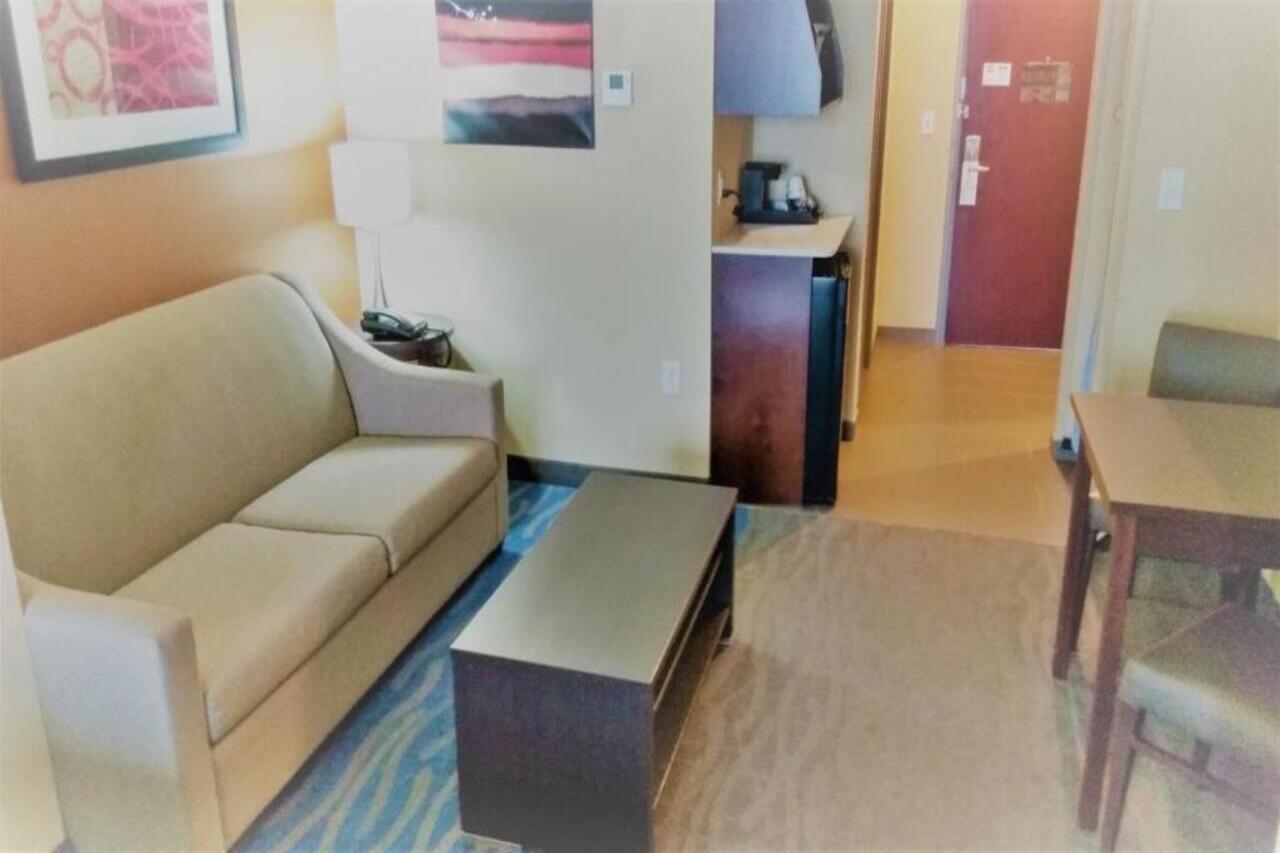 הייזלווד Best Western St. Louis Airport North Hotel & Suites מראה חיצוני תמונה