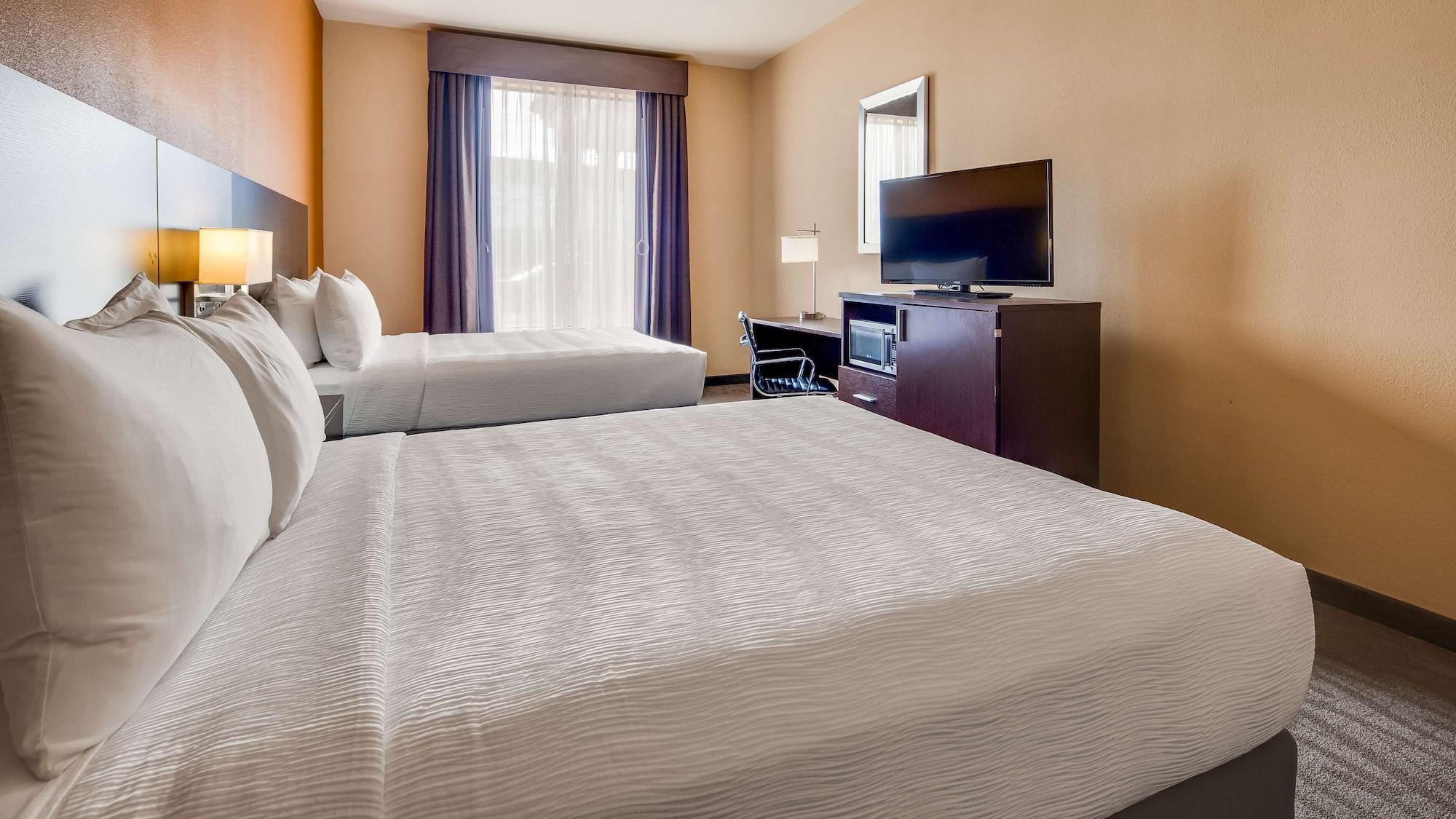 הייזלווד Best Western St. Louis Airport North Hotel & Suites מראה חיצוני תמונה