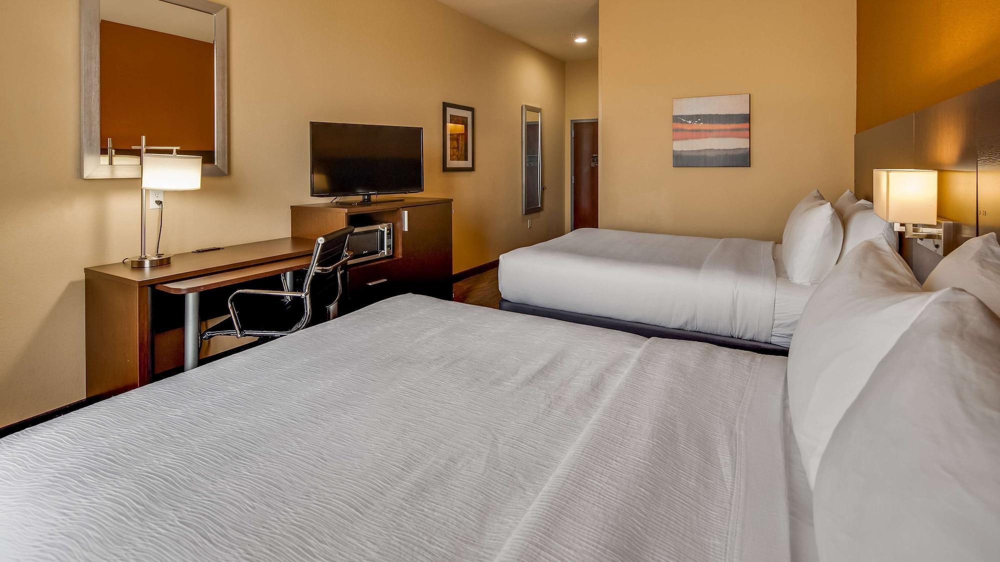 הייזלווד Best Western St. Louis Airport North Hotel & Suites מראה חיצוני תמונה