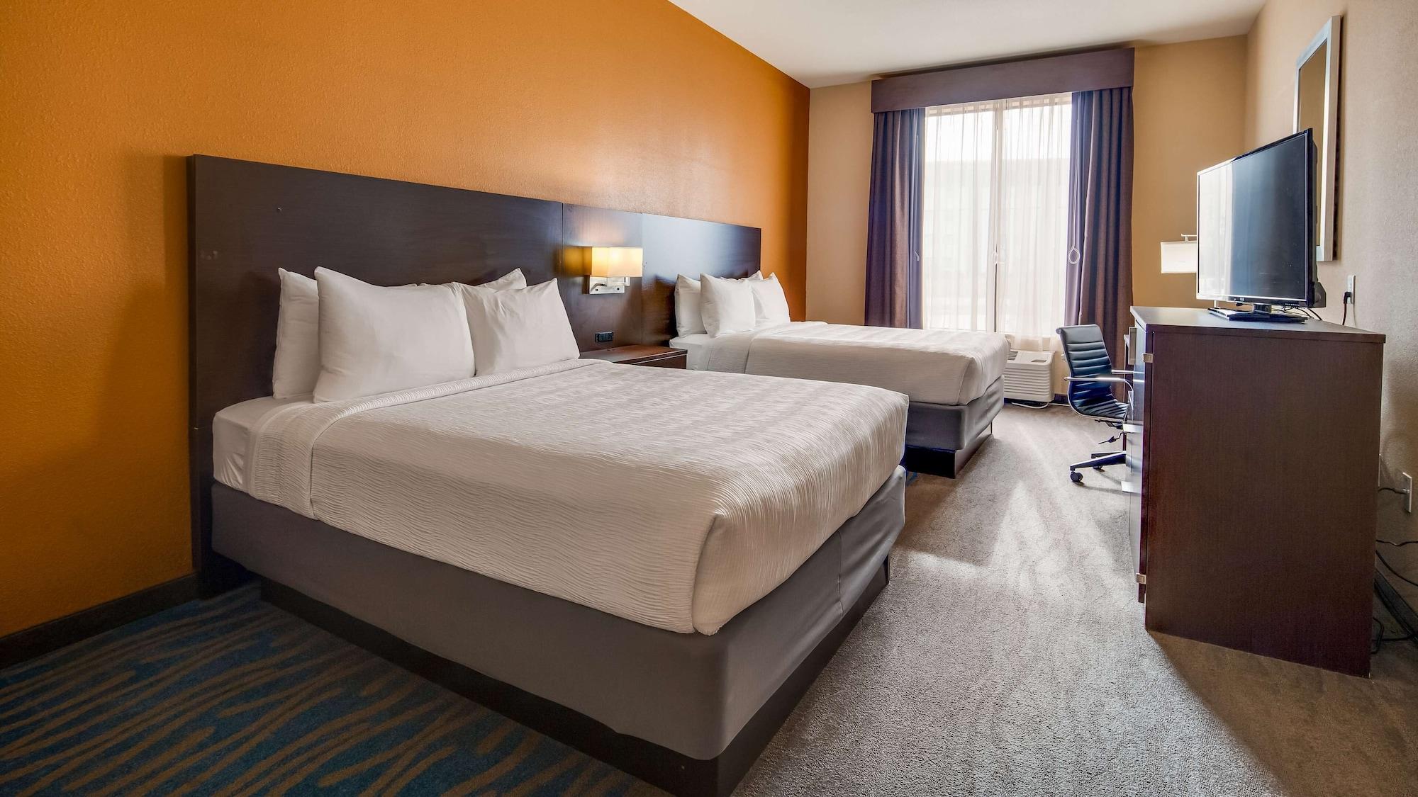 הייזלווד Best Western St. Louis Airport North Hotel & Suites מראה חיצוני תמונה
