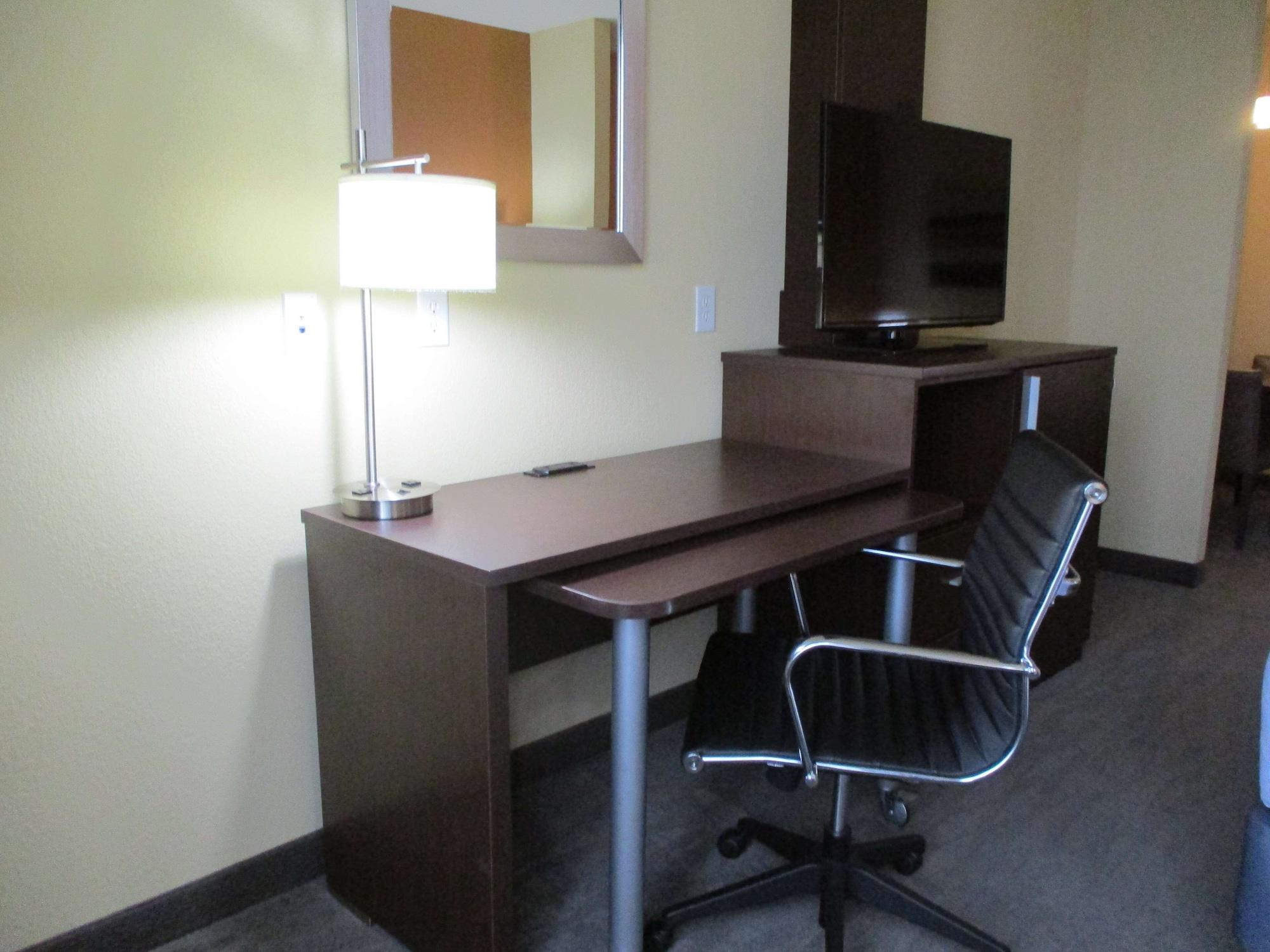 הייזלווד Best Western St. Louis Airport North Hotel & Suites מראה חיצוני תמונה