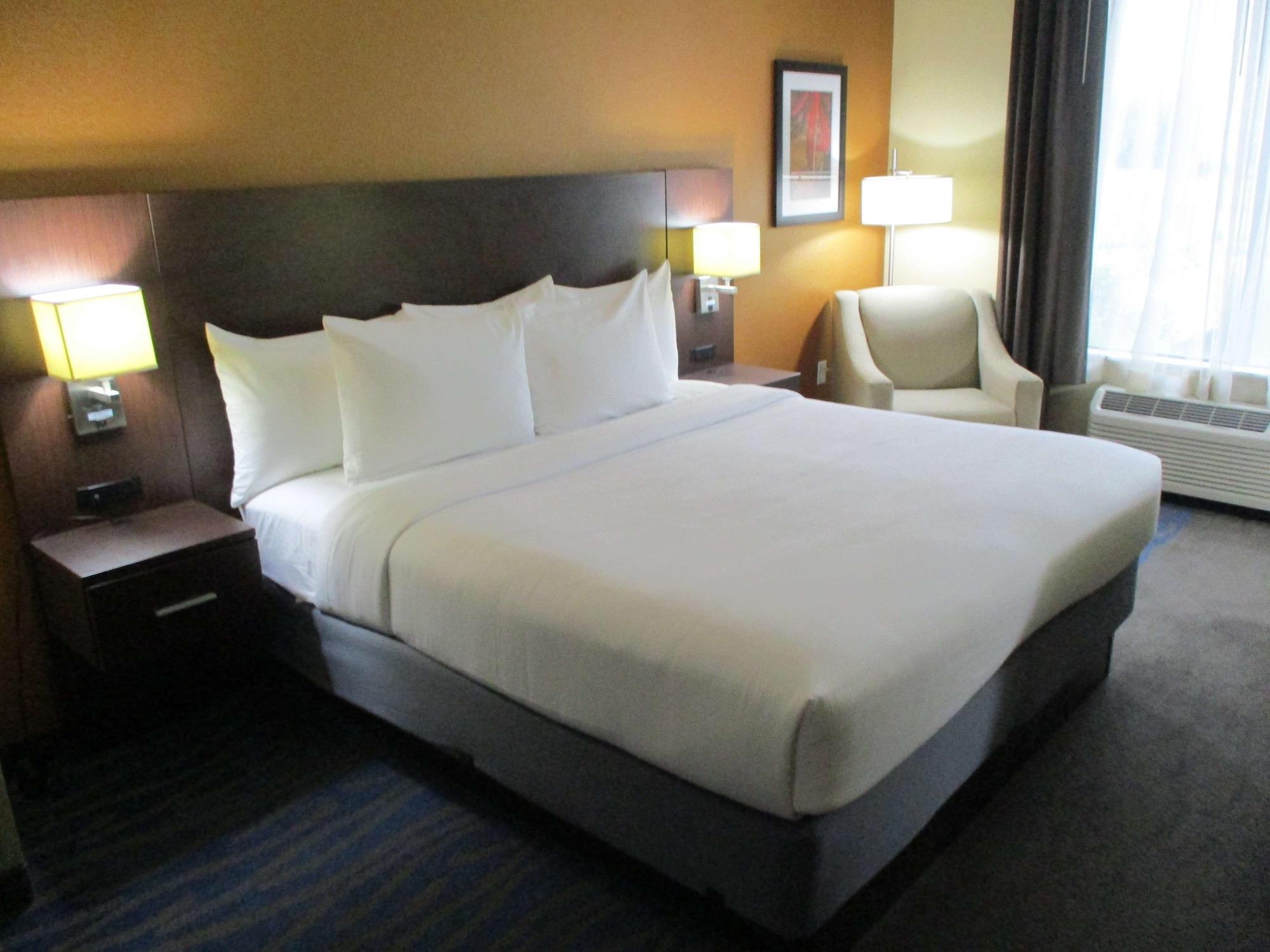 הייזלווד Best Western St. Louis Airport North Hotel & Suites מראה חיצוני תמונה