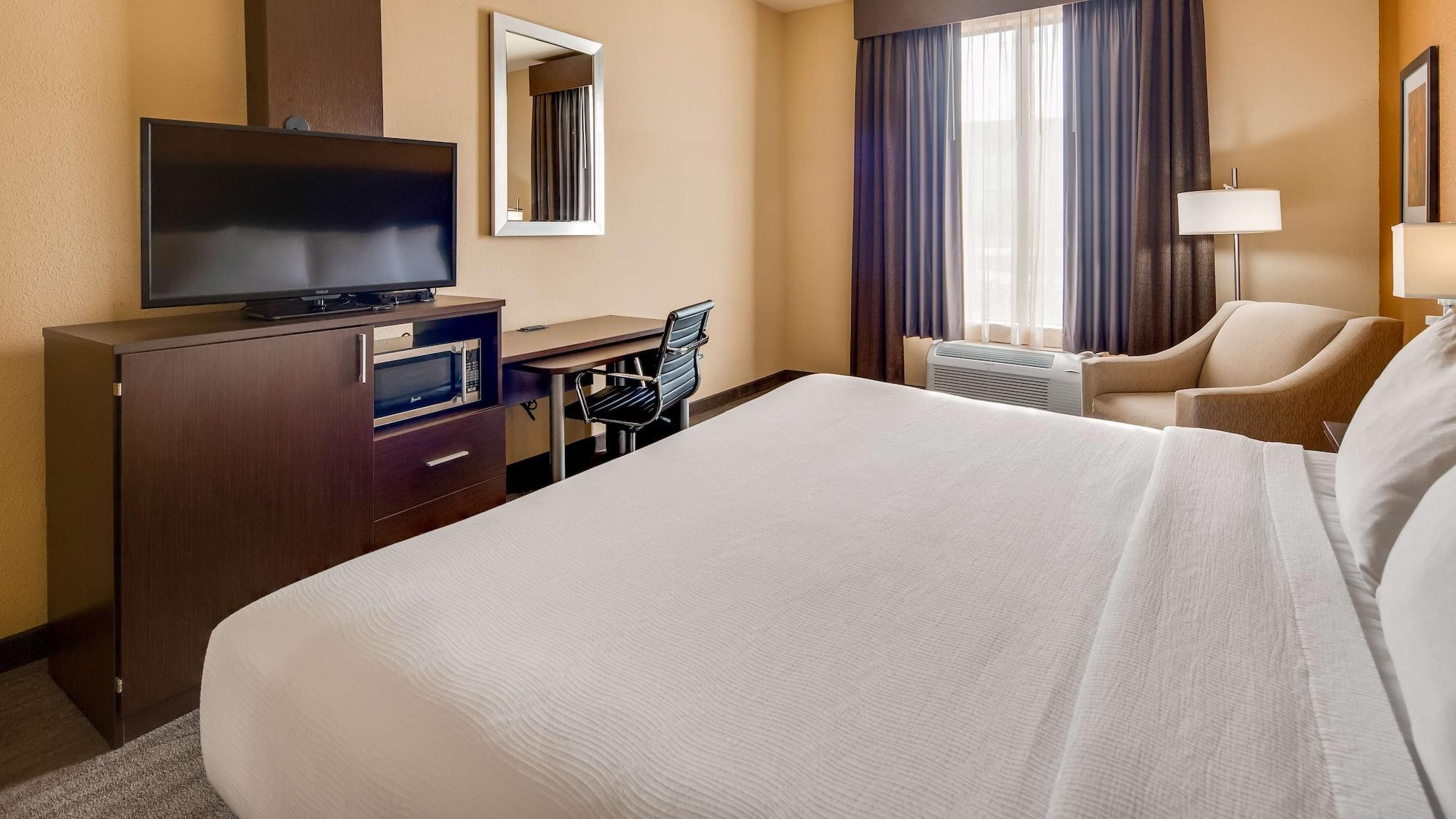 הייזלווד Best Western St. Louis Airport North Hotel & Suites מראה חיצוני תמונה