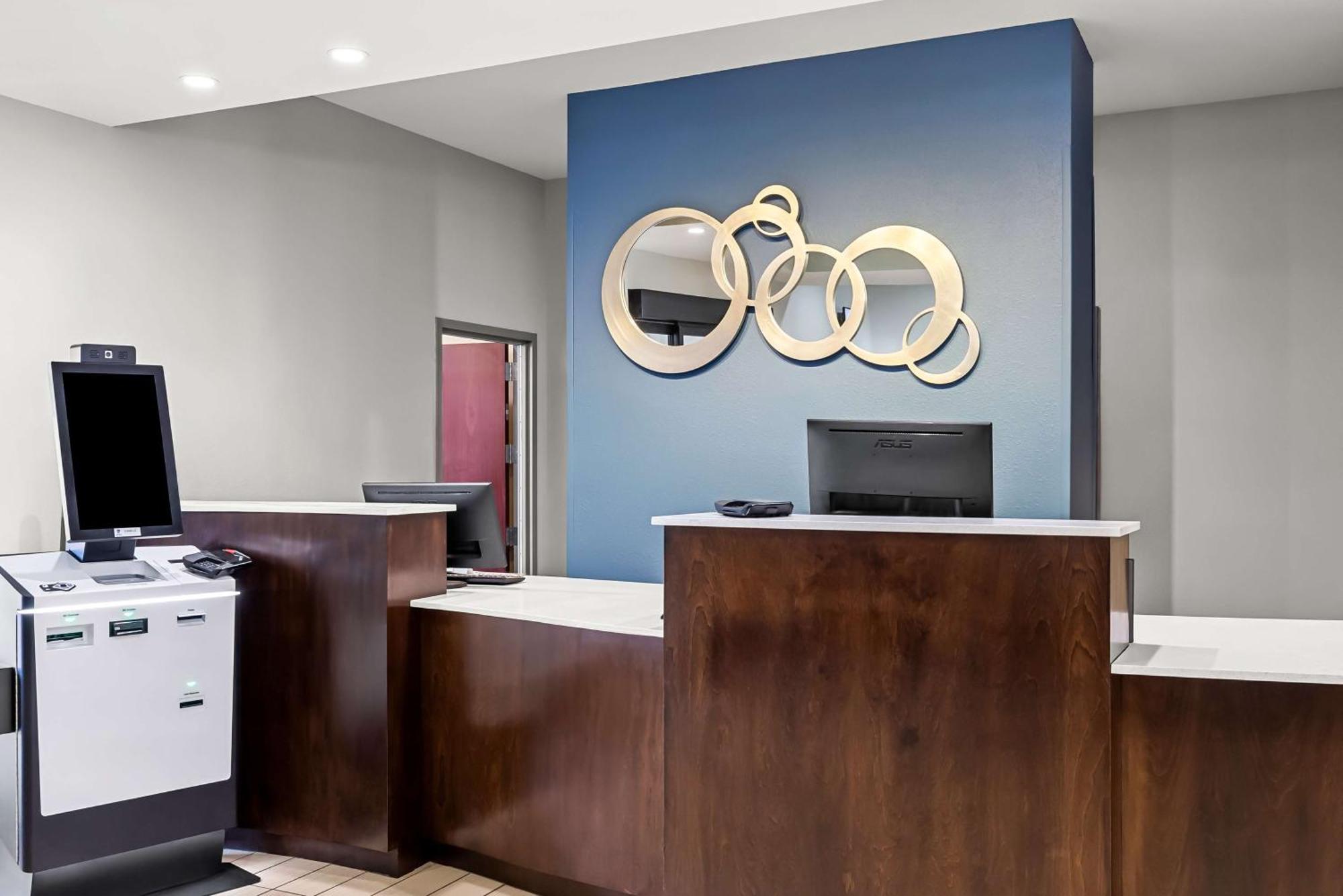 הייזלווד Best Western St. Louis Airport North Hotel & Suites מראה חיצוני תמונה