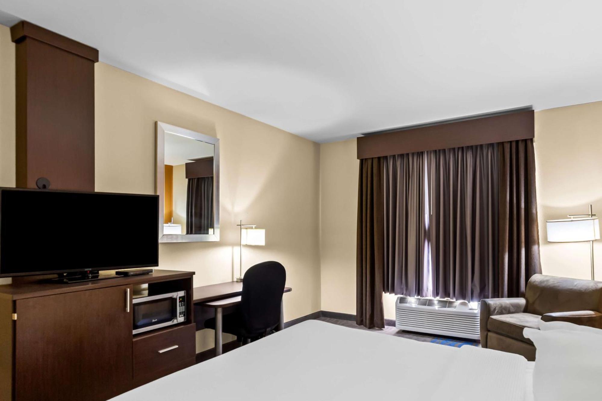 הייזלווד Best Western St. Louis Airport North Hotel & Suites מראה חיצוני תמונה