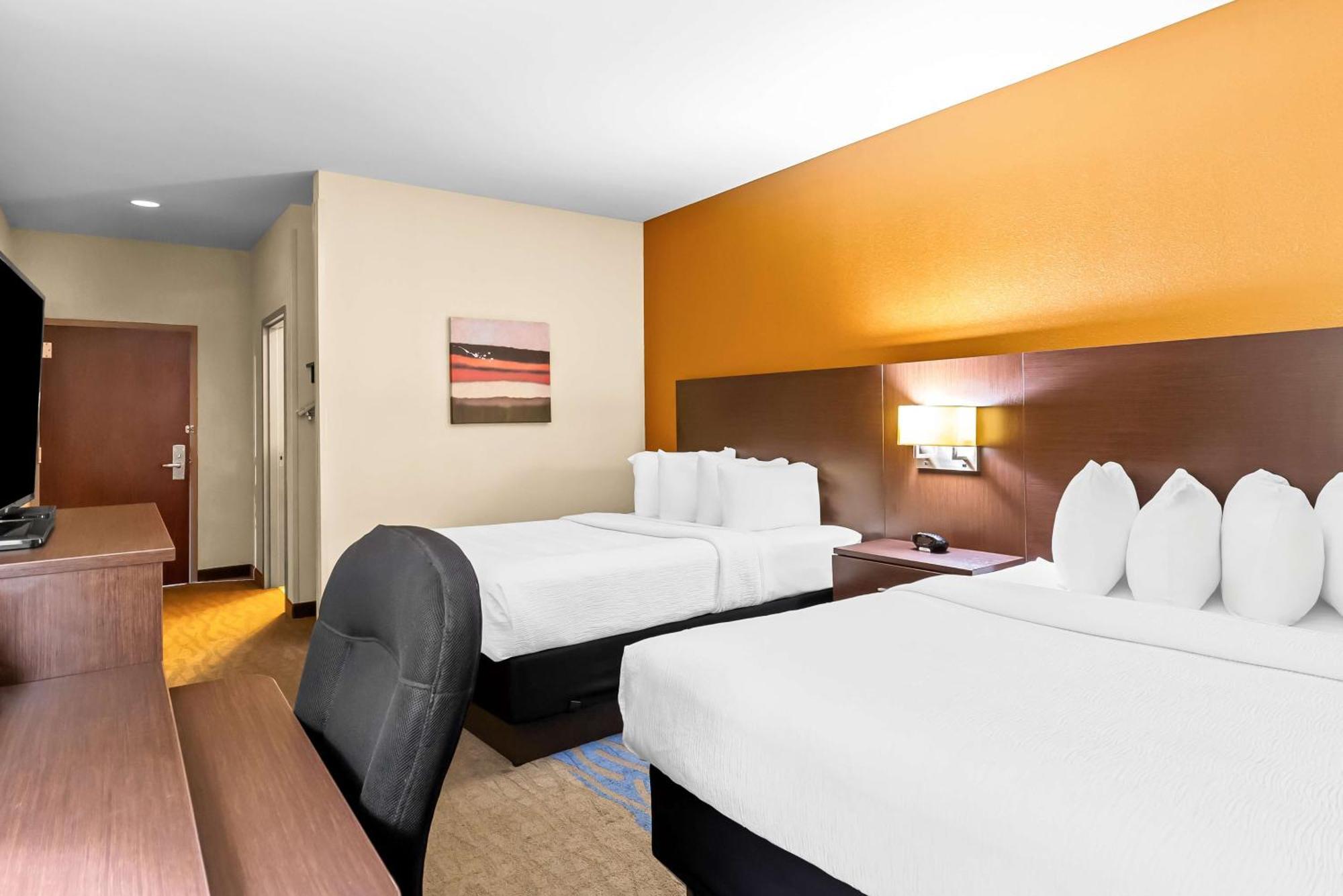 הייזלווד Best Western St. Louis Airport North Hotel & Suites מראה חיצוני תמונה