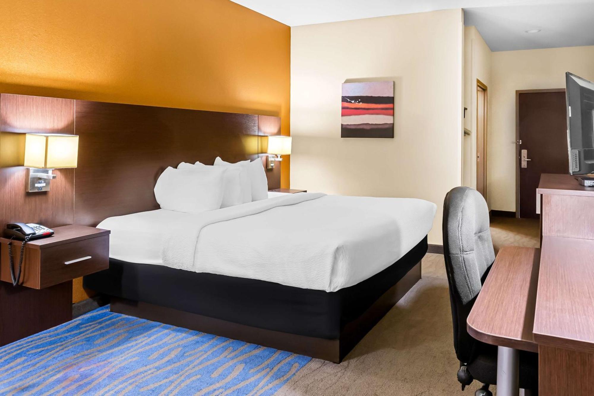 הייזלווד Best Western St. Louis Airport North Hotel & Suites מראה חיצוני תמונה