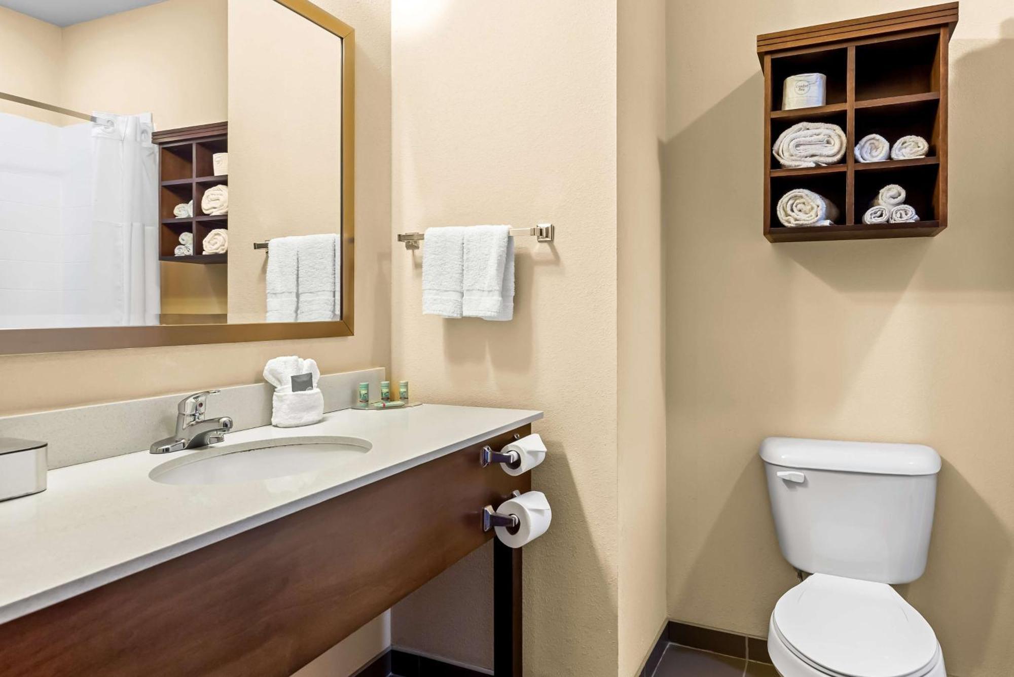 הייזלווד Best Western St. Louis Airport North Hotel & Suites מראה חיצוני תמונה