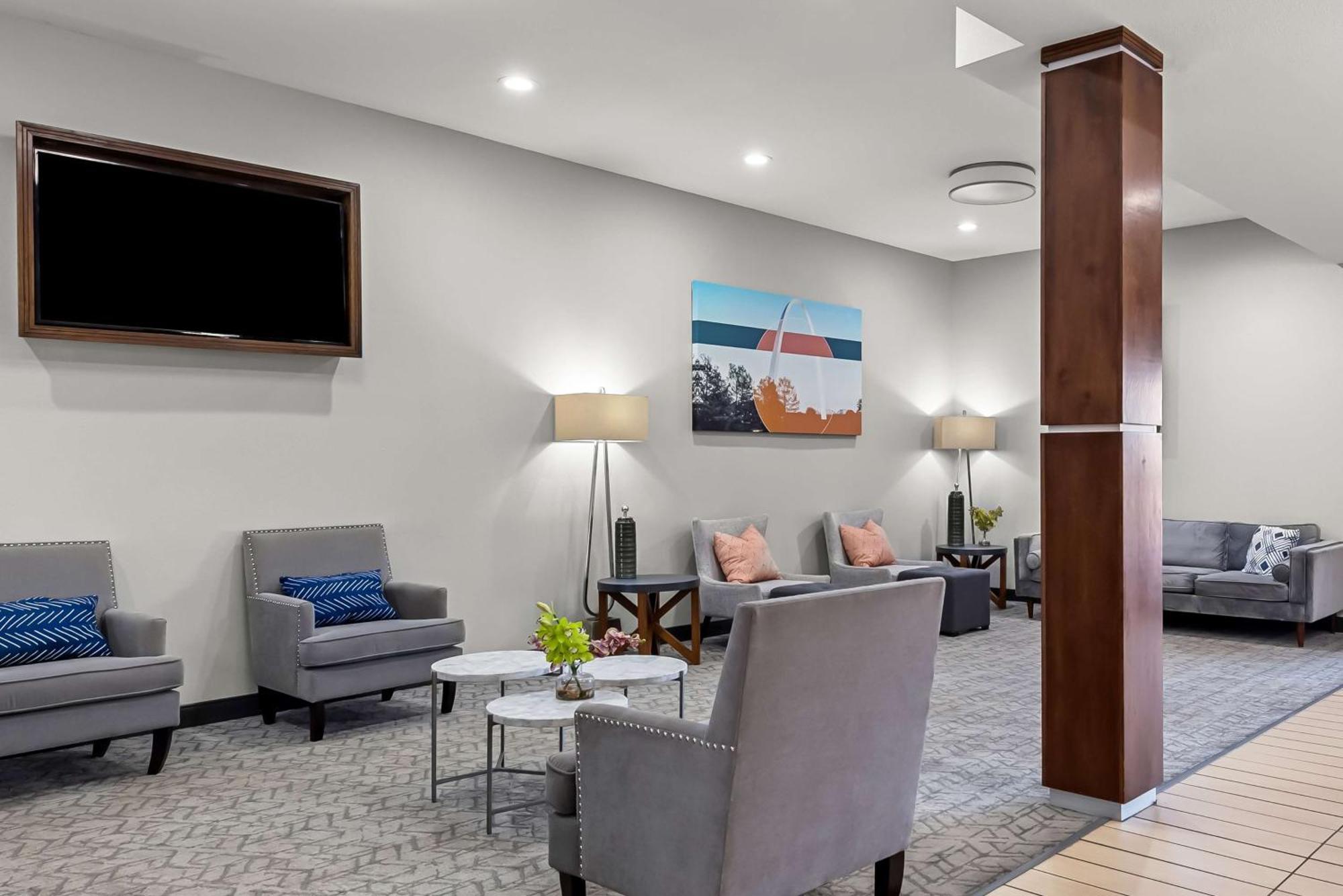 הייזלווד Best Western St. Louis Airport North Hotel & Suites מראה חיצוני תמונה