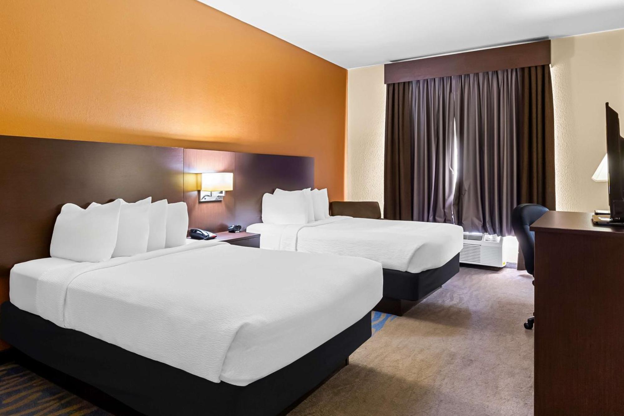 הייזלווד Best Western St. Louis Airport North Hotel & Suites מראה חיצוני תמונה