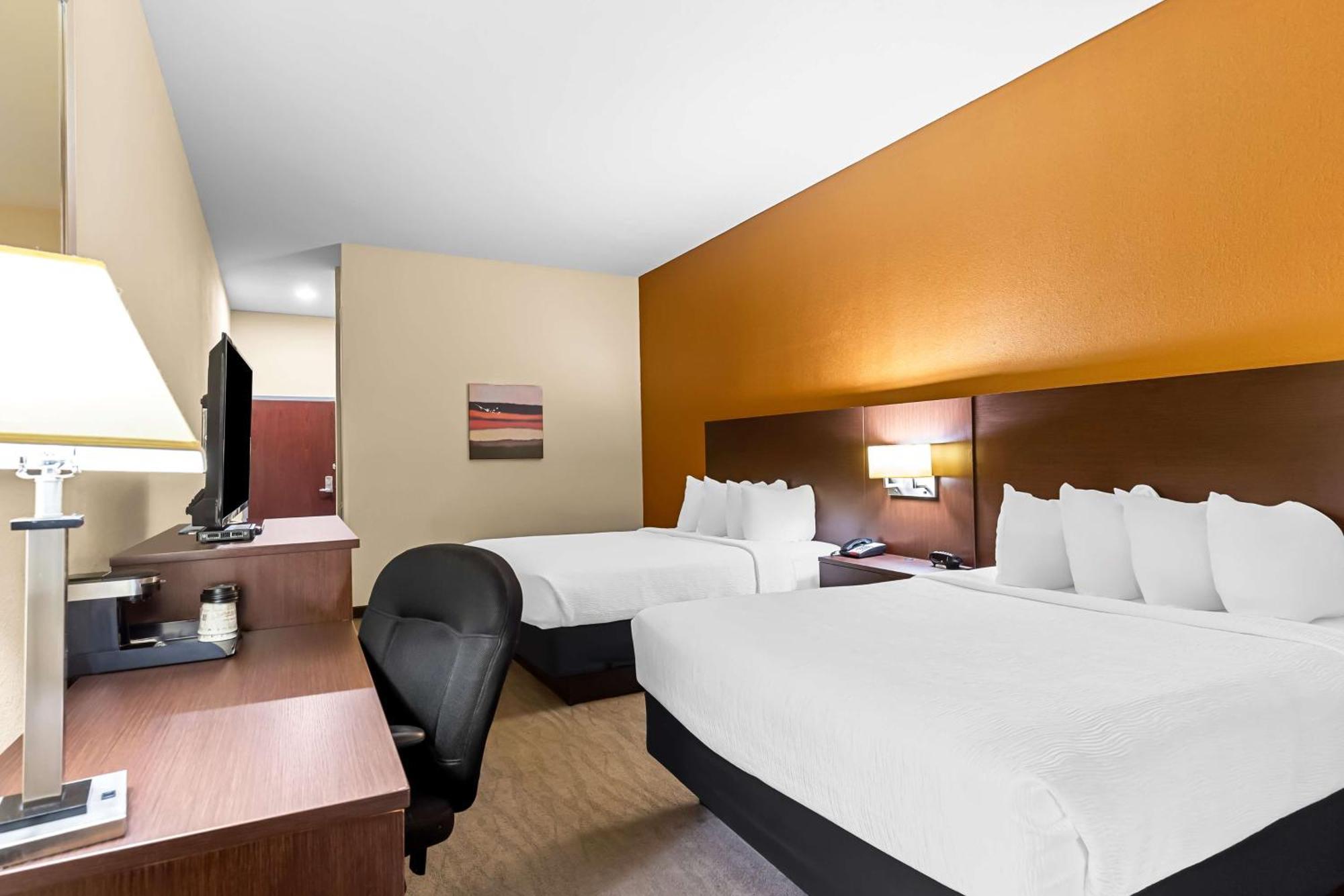 הייזלווד Best Western St. Louis Airport North Hotel & Suites מראה חיצוני תמונה