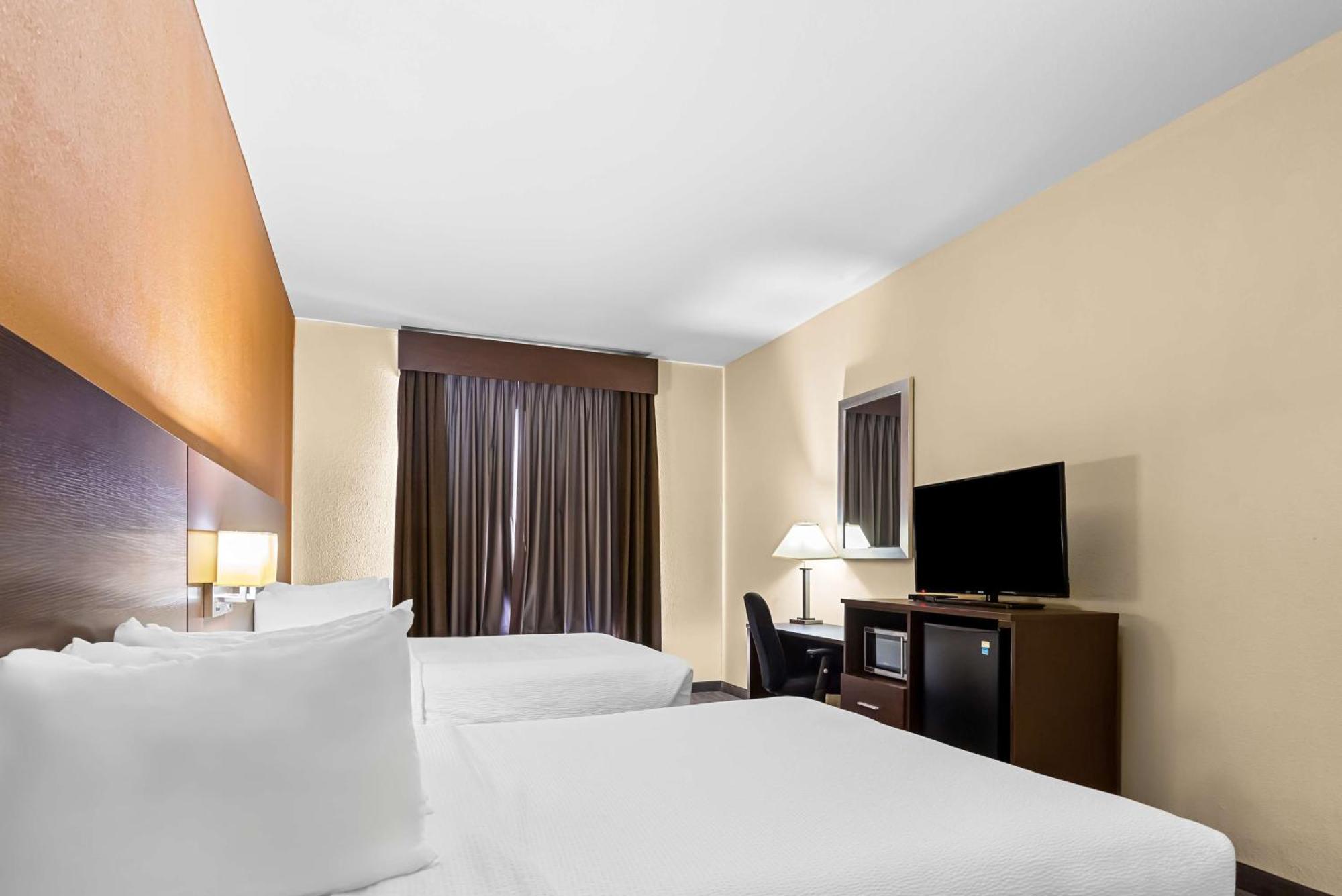 הייזלווד Best Western St. Louis Airport North Hotel & Suites מראה חיצוני תמונה