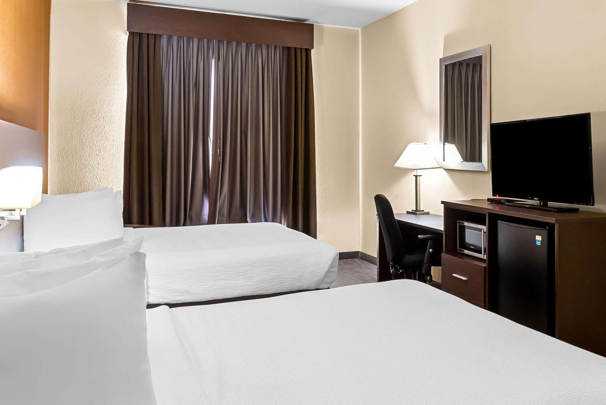 הייזלווד Best Western St. Louis Airport North Hotel & Suites מראה חיצוני תמונה