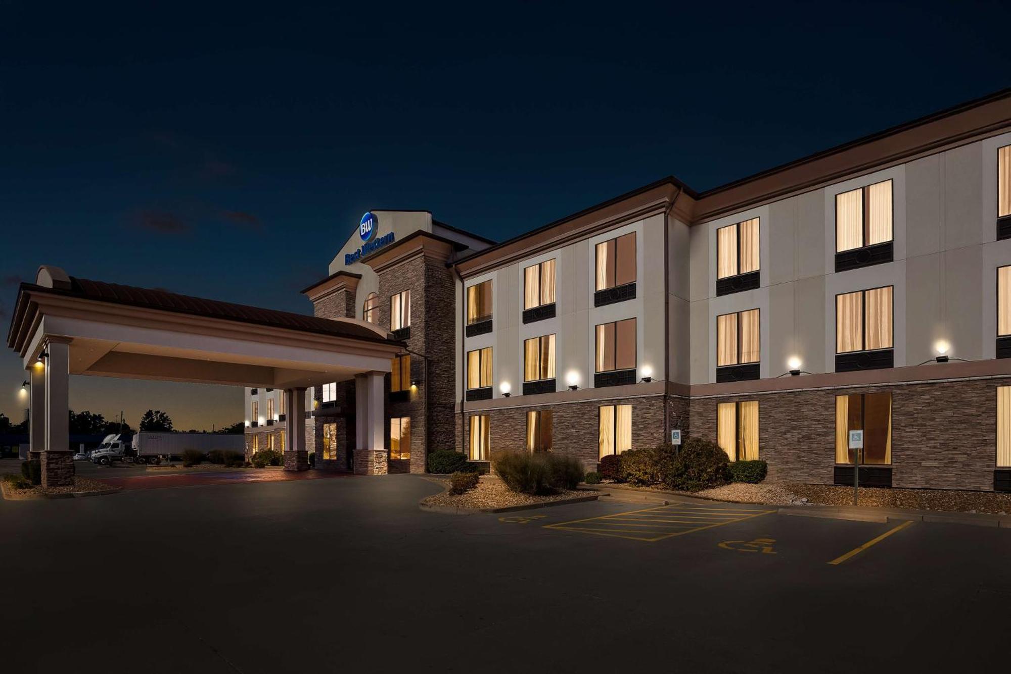 הייזלווד Best Western St. Louis Airport North Hotel & Suites מראה חיצוני תמונה