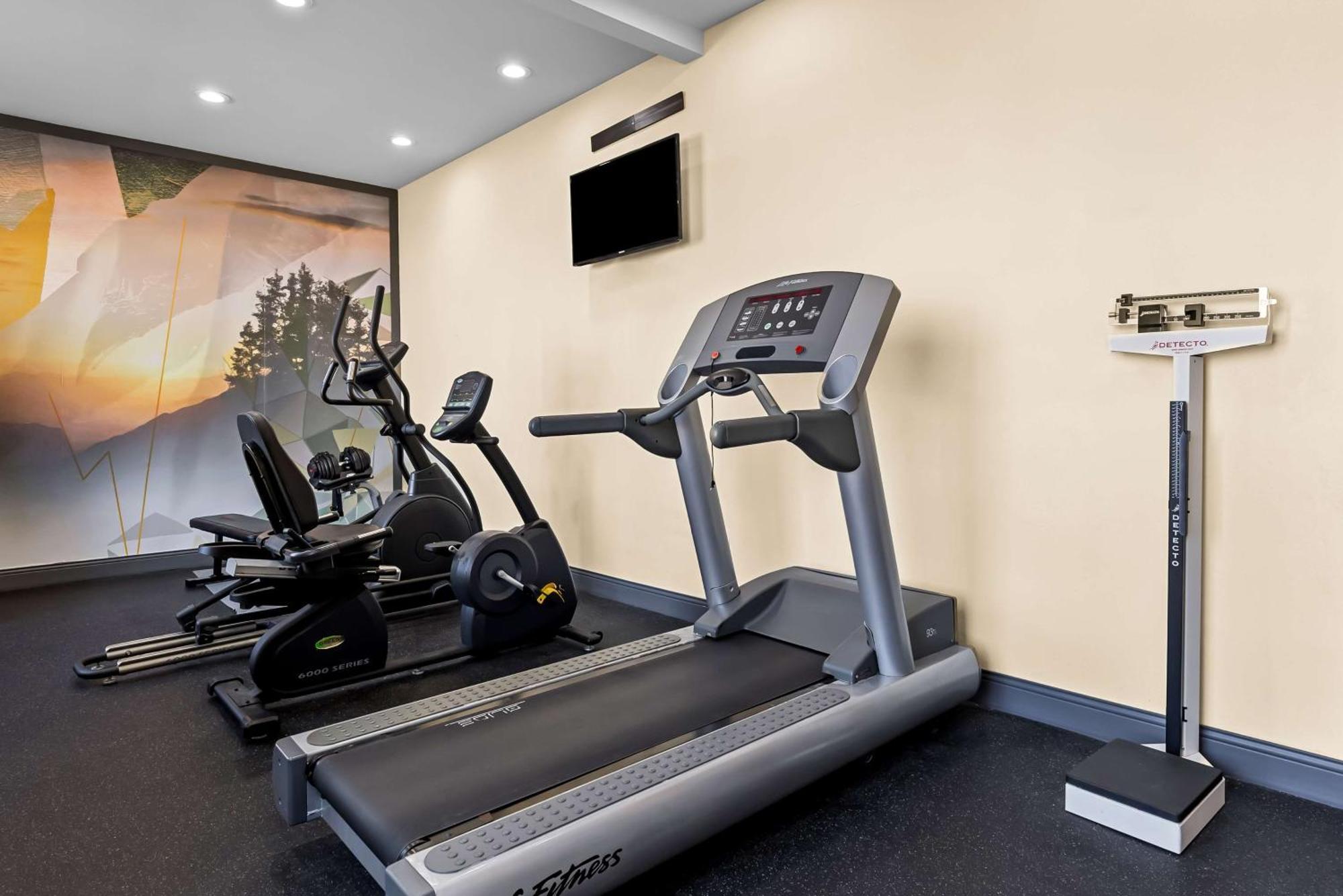 הייזלווד Best Western St. Louis Airport North Hotel & Suites מראה חיצוני תמונה