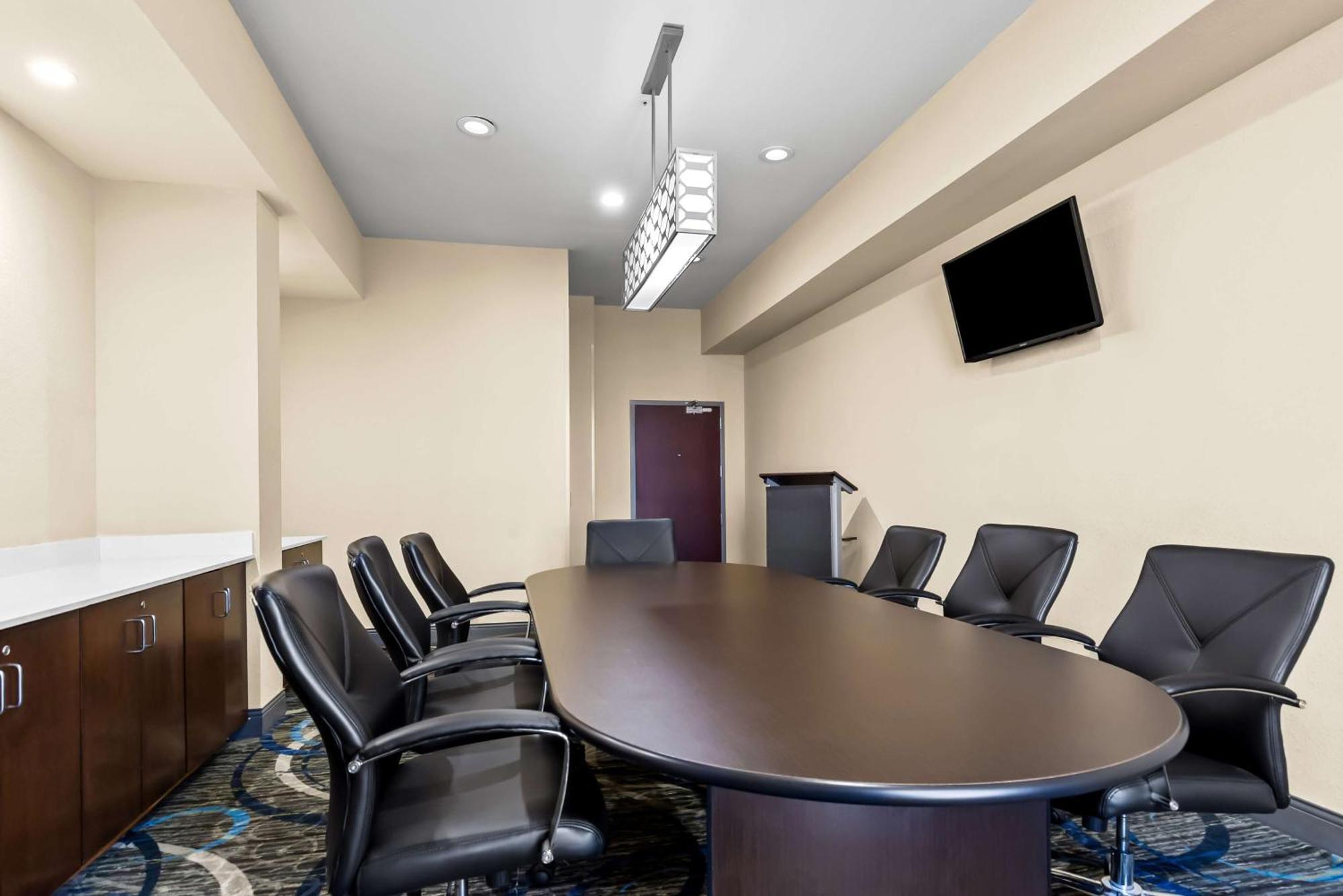 הייזלווד Best Western St. Louis Airport North Hotel & Suites מראה חיצוני תמונה