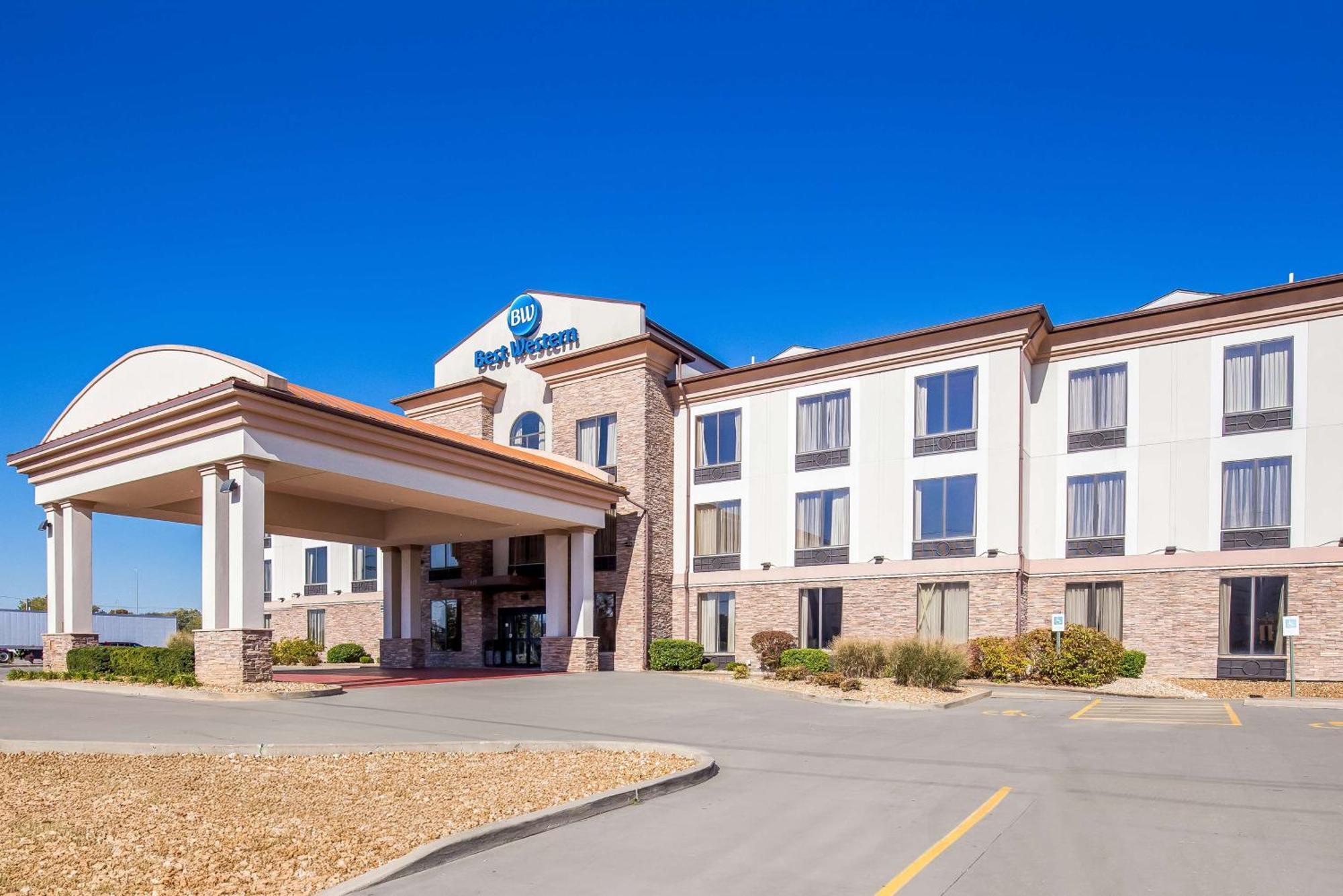 הייזלווד Best Western St. Louis Airport North Hotel & Suites מראה חיצוני תמונה